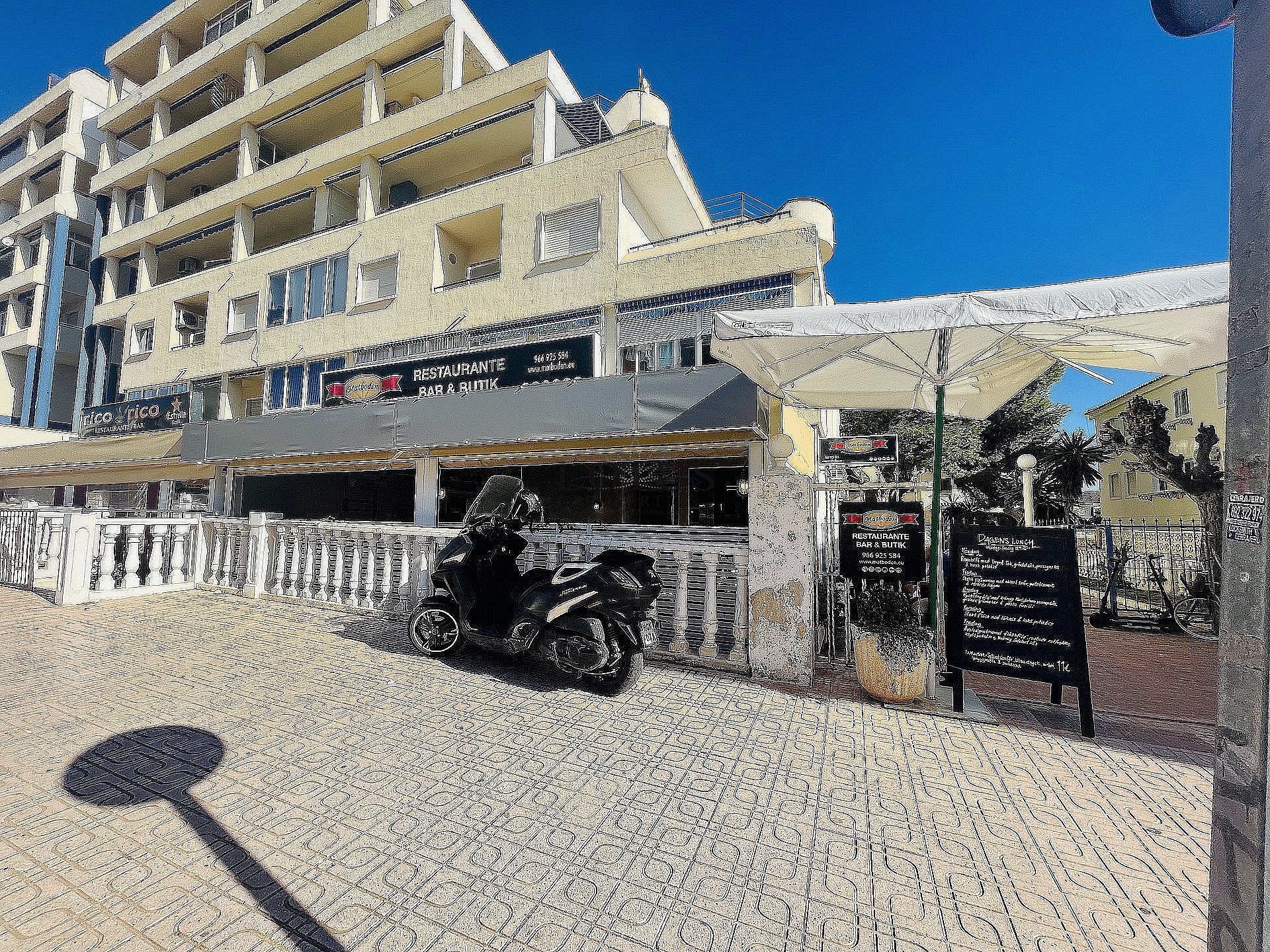 Fantástica bonita planta baja esquinera en Altos de la Bahía XI frente a la piscina! - Lotus Properties
