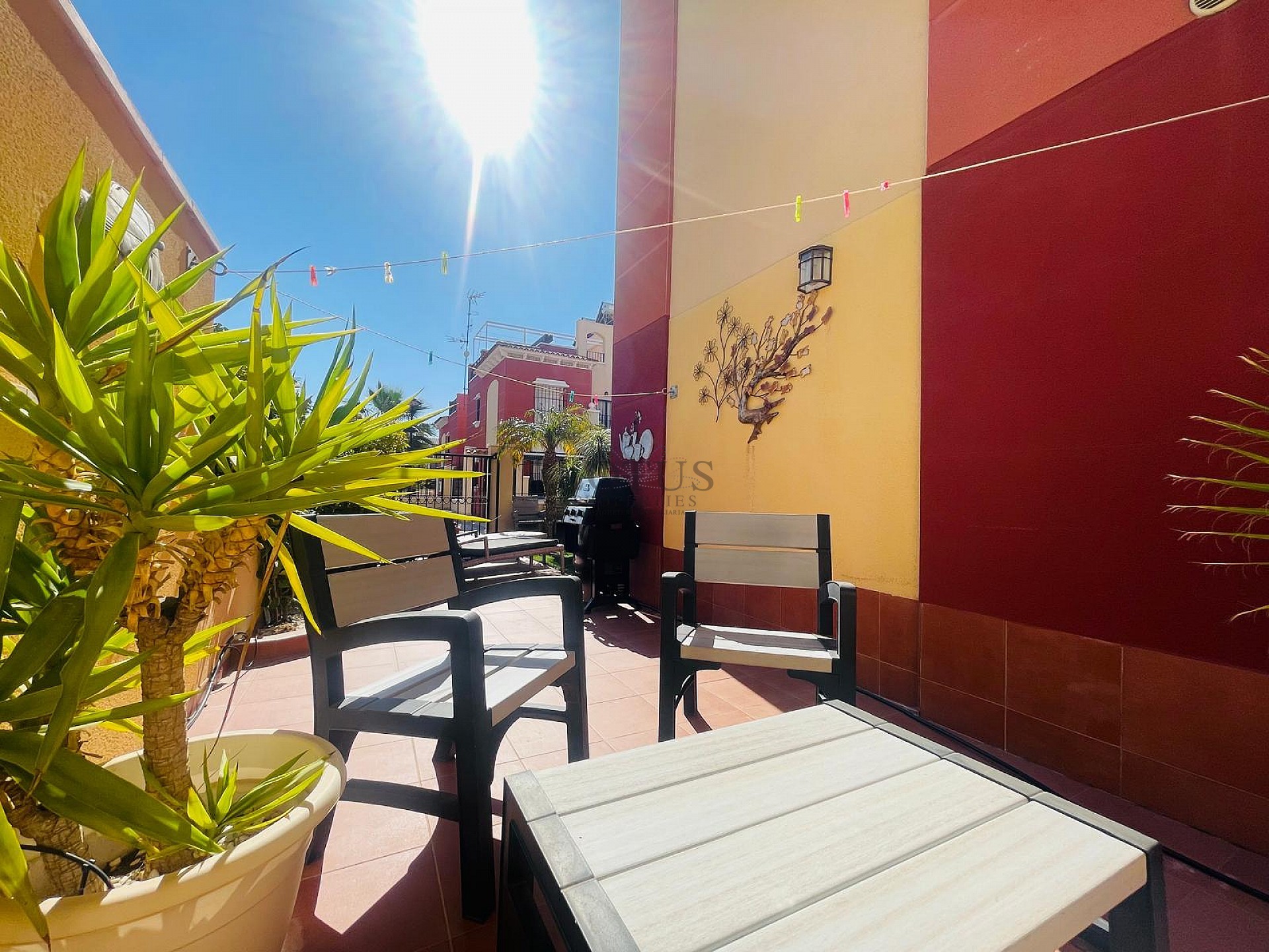 Fantástica bonita planta baja esquinera en Altos de la Bahía XI frente a la piscina! - Lotus Properties