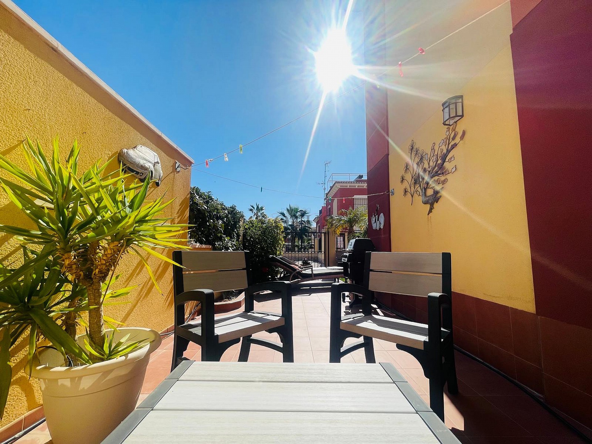 Fantástica bonita planta baja esquinera en Altos de la Bahía XI frente a la piscina! - Lotus Properties