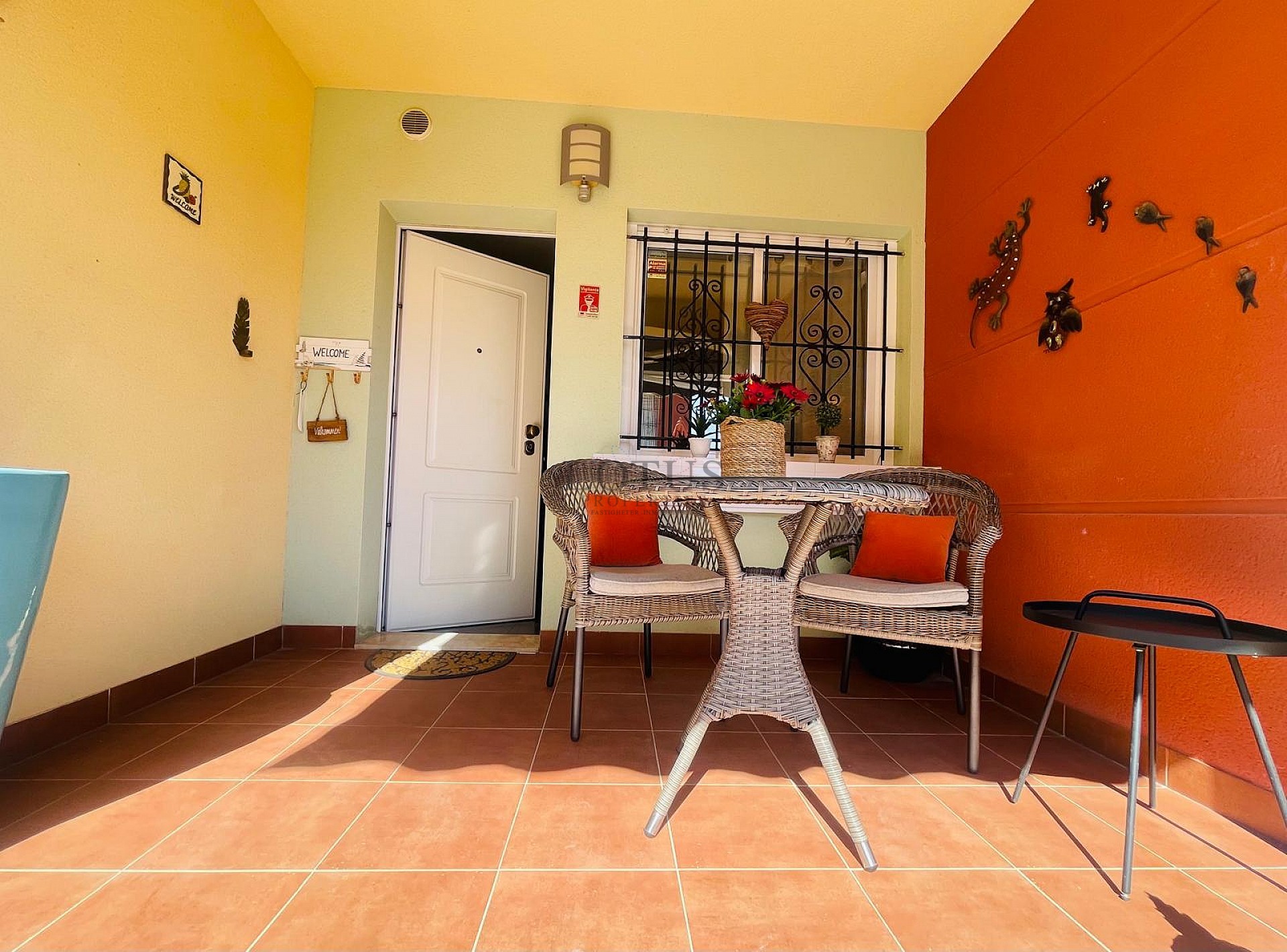 Fantástica bonita planta baja esquinera en Altos de la Bahía XI frente a la piscina! - Lotus Properties