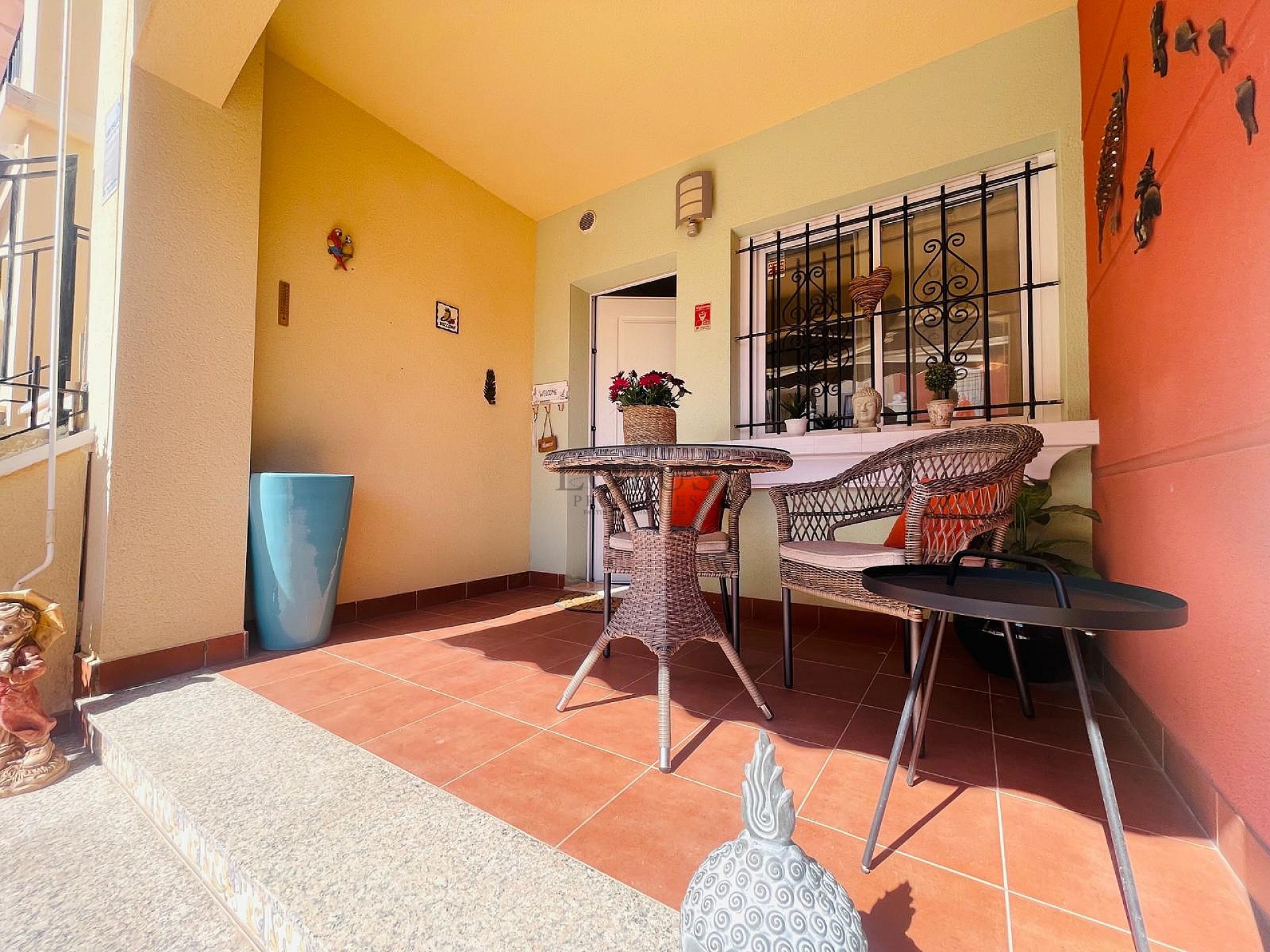 Fantástica bonita planta baja esquinera en Altos de la Bahía XI frente a la piscina! - Lotus Properties