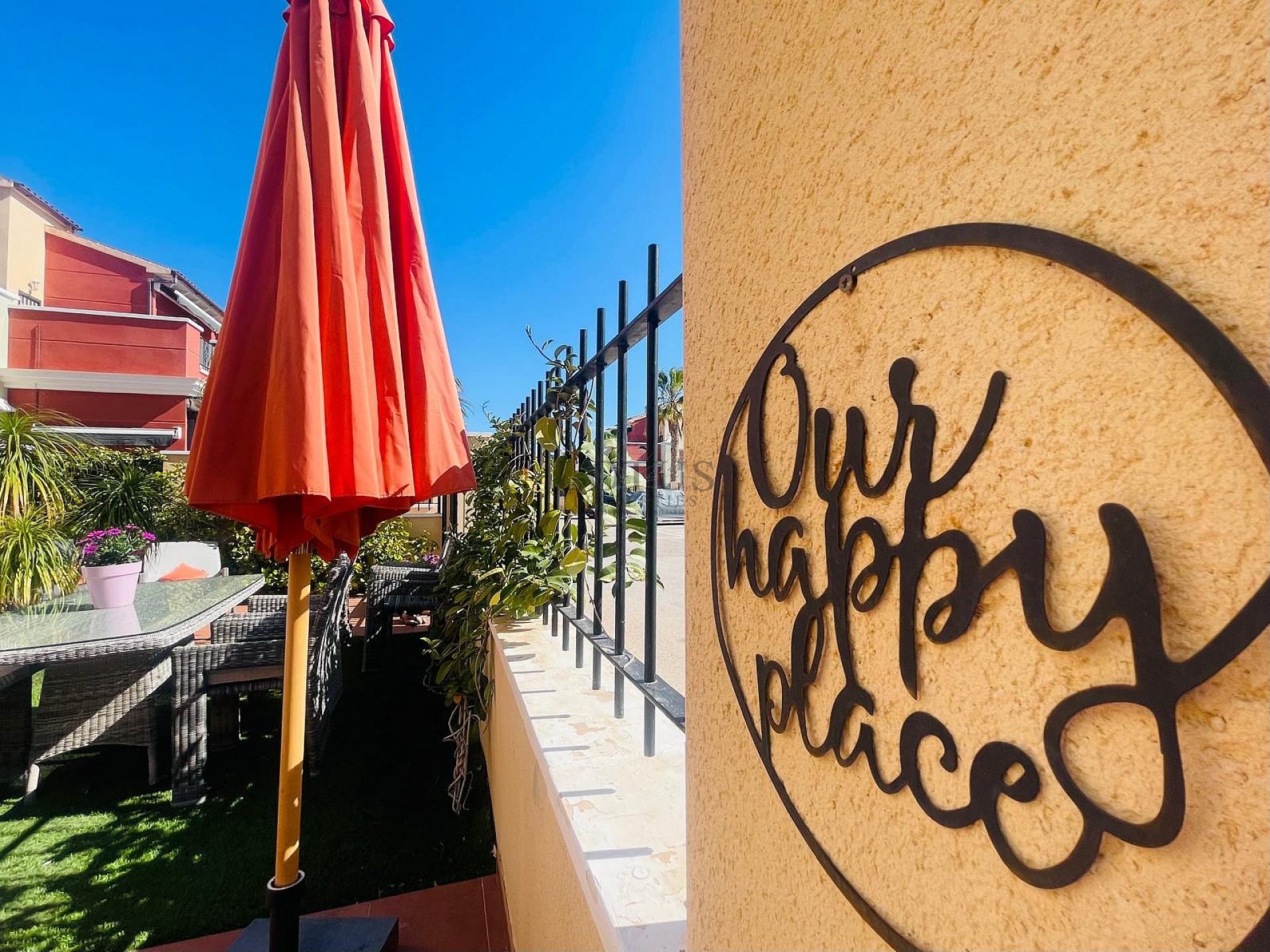 Fantástica bonita planta baja esquinera en Altos de la Bahía XI frente a la piscina! - Lotus Properties