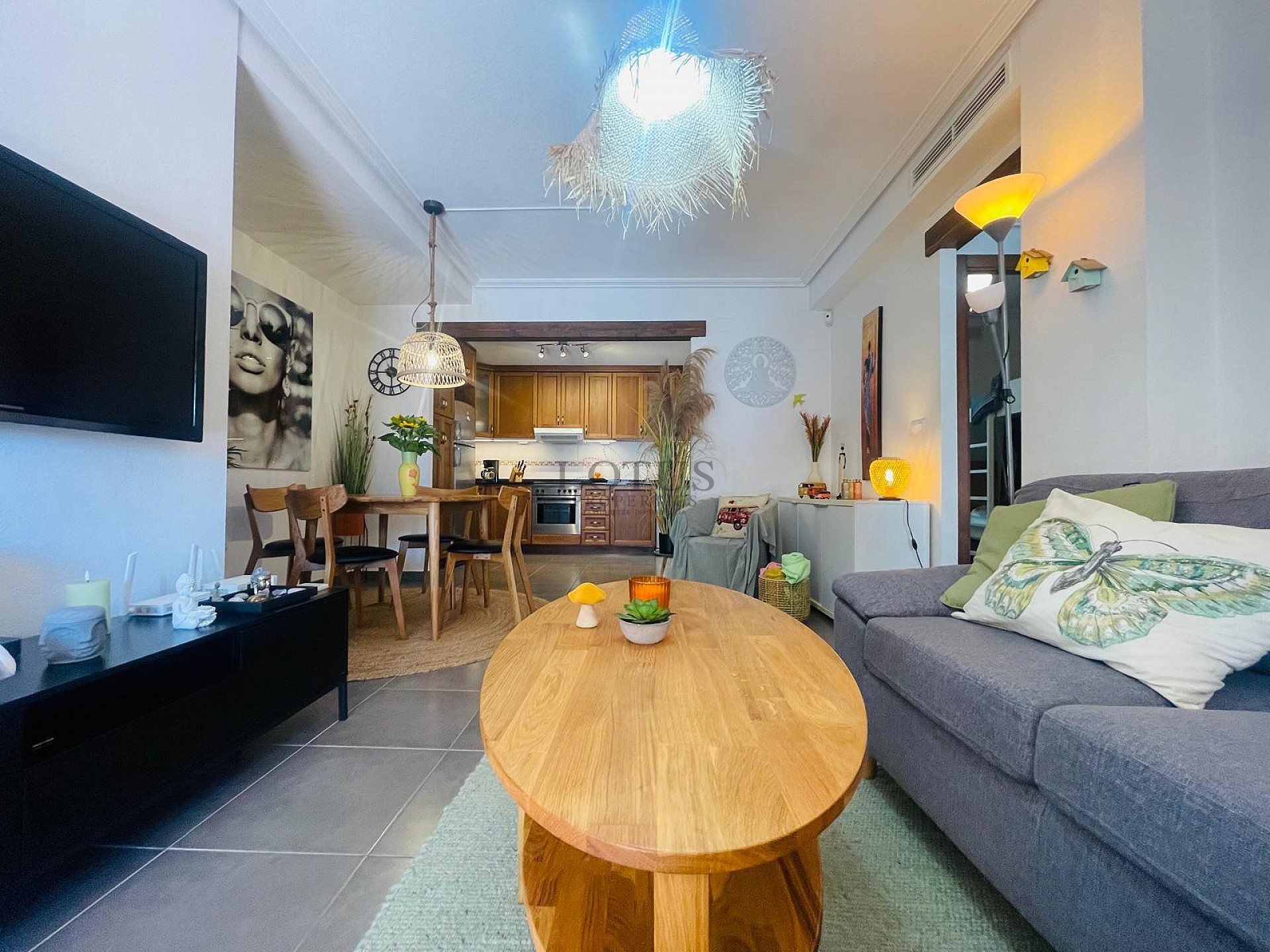 Fantástica bonita planta baja esquinera en Altos de la Bahía XI frente a la piscina! - Lotus Properties