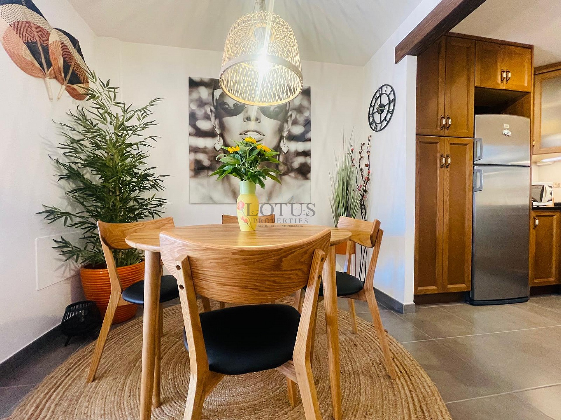 Fantástica bonita planta baja esquinera en Altos de la Bahía XI frente a la piscina! - Lotus Properties