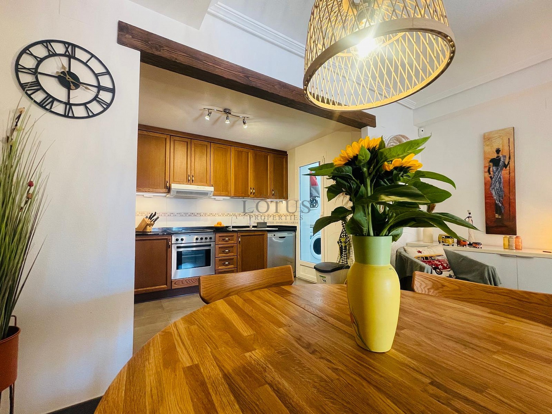 Fantástica bonita planta baja esquinera en Altos de la Bahía XI frente a la piscina! - Lotus Properties