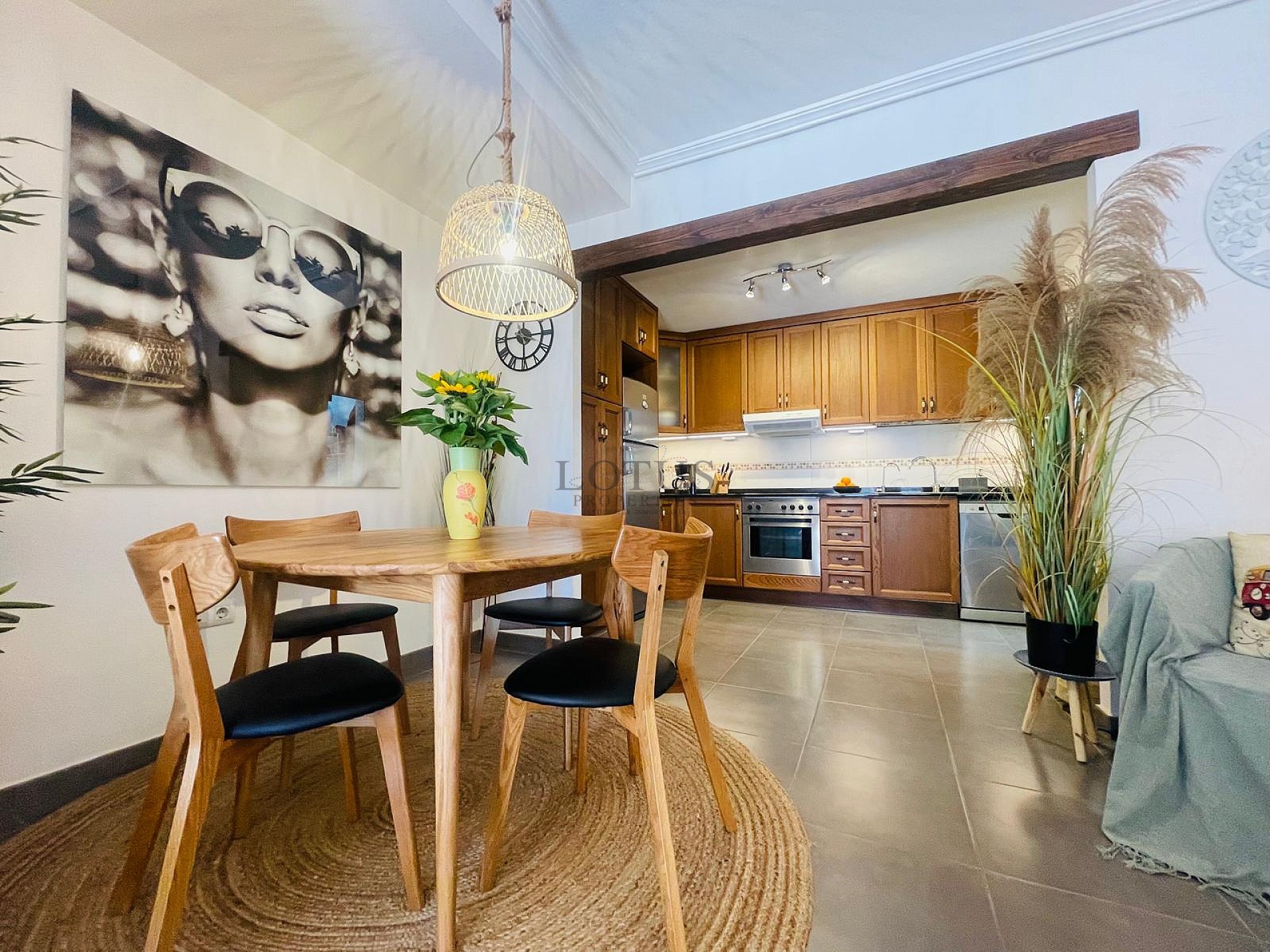 Fantástica bonita planta baja esquinera en Altos de la Bahía XI frente a la piscina! - Lotus Properties