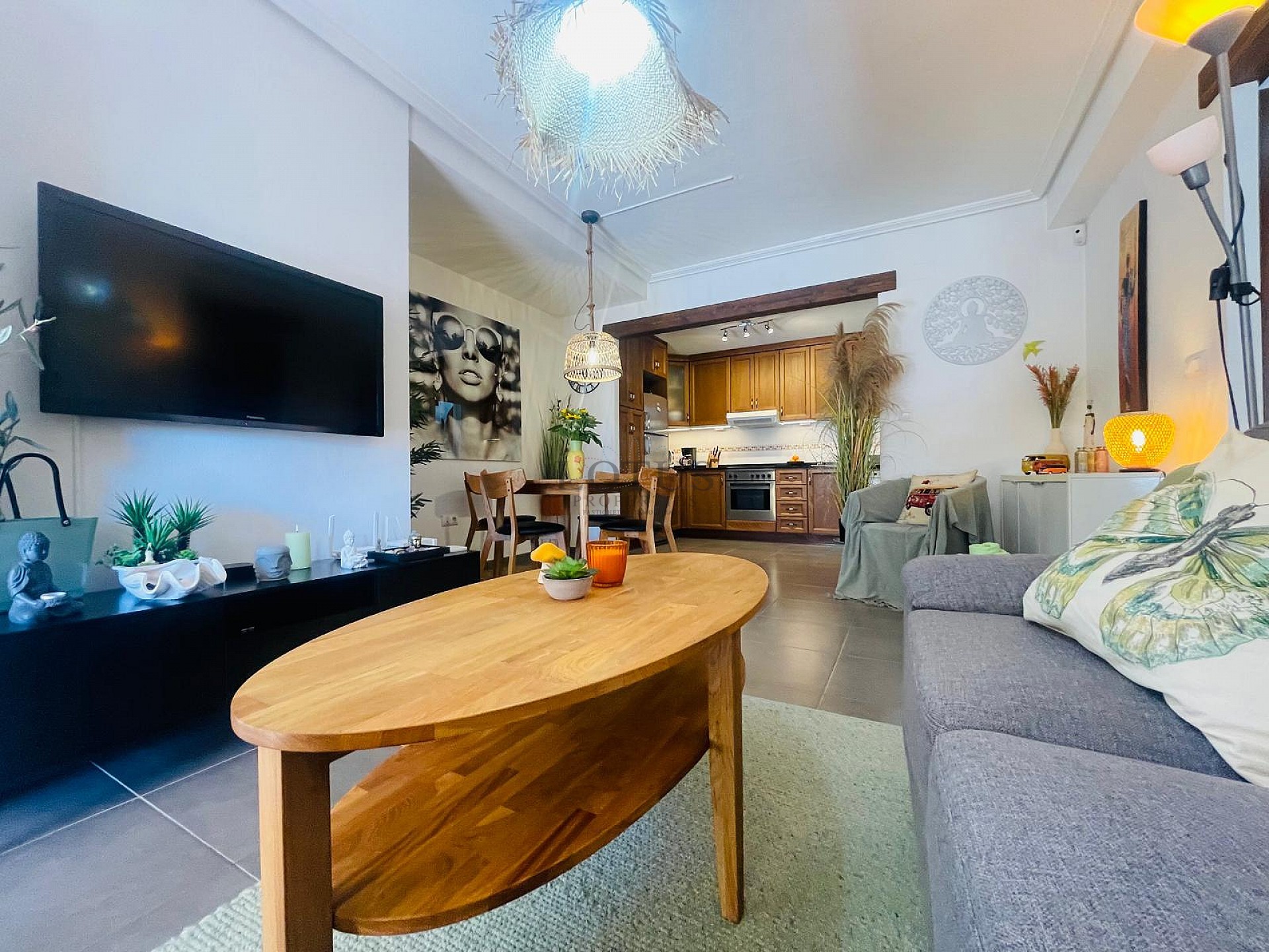 Fantástica bonita planta baja esquinera en Altos de la Bahía XI frente a la piscina! - Lotus Properties