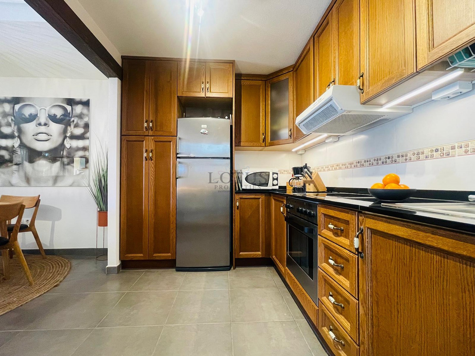 Fantástica bonita planta baja esquinera en Altos de la Bahía XI frente a la piscina! - Lotus Properties