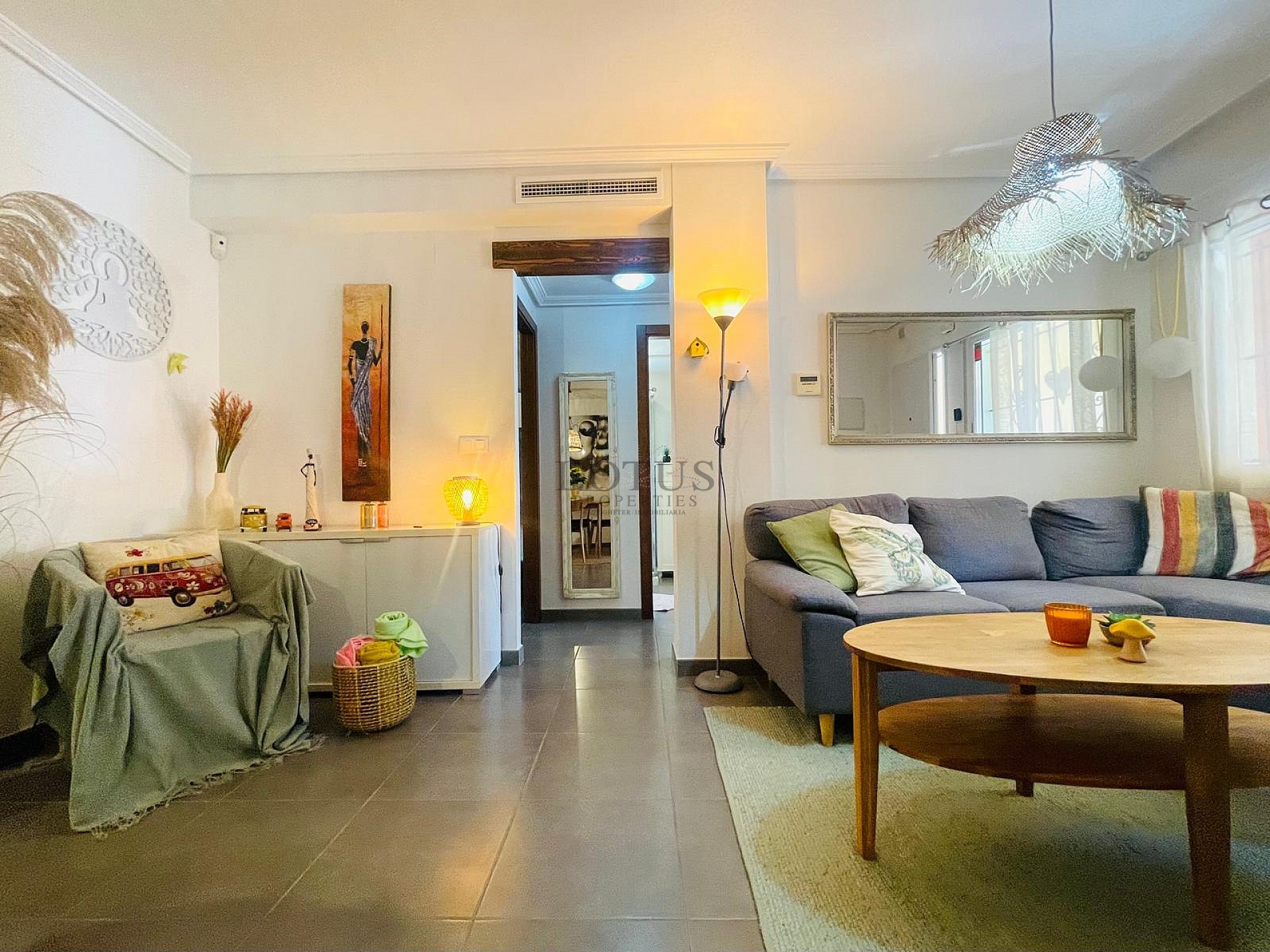 Fantástica bonita planta baja esquinera en Altos de la Bahía XI frente a la piscina! - Lotus Properties