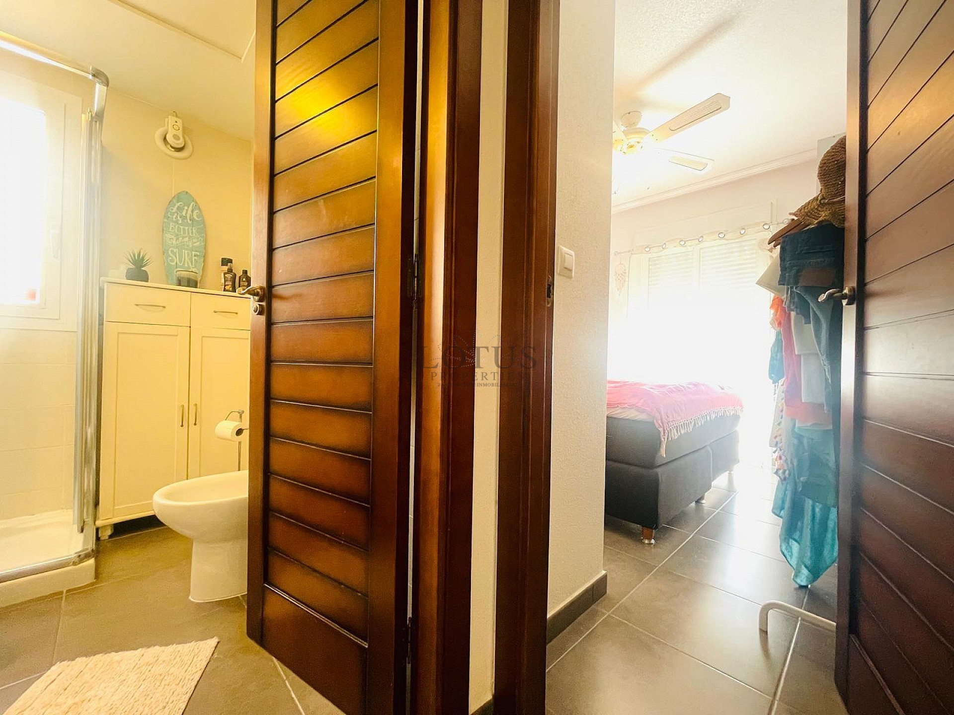 Fantástica bonita planta baja esquinera en Altos de la Bahía XI frente a la piscina! - Lotus Properties