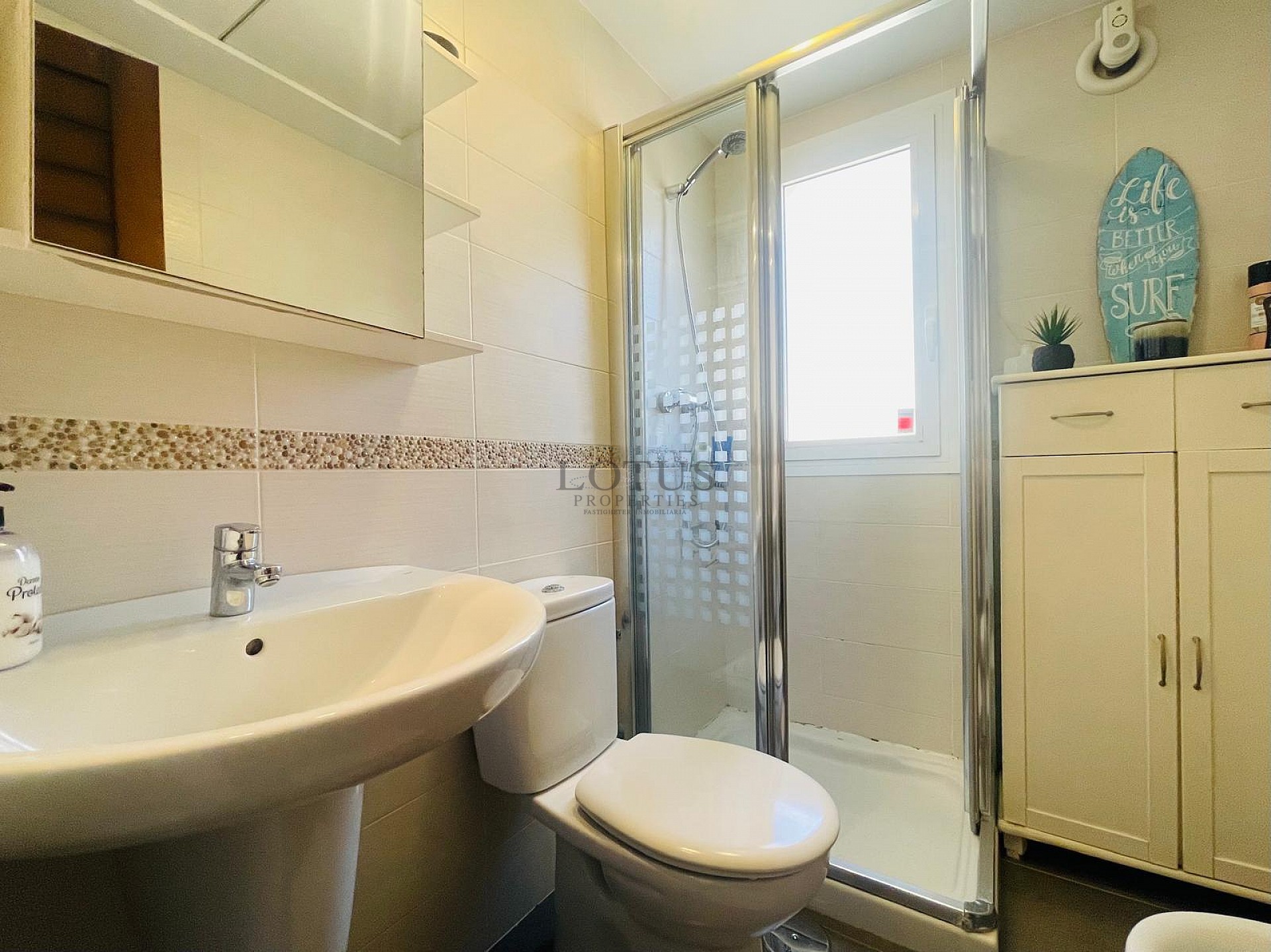 Fantástica bonita planta baja esquinera en Altos de la Bahía XI frente a la piscina! - Lotus Properties