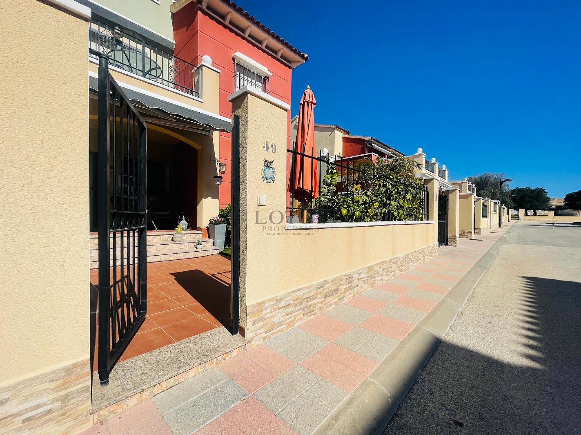 Fantástica bonita planta baja esquinera en Altos de la Bahía XI frente a la piscina! - Lotus Properties