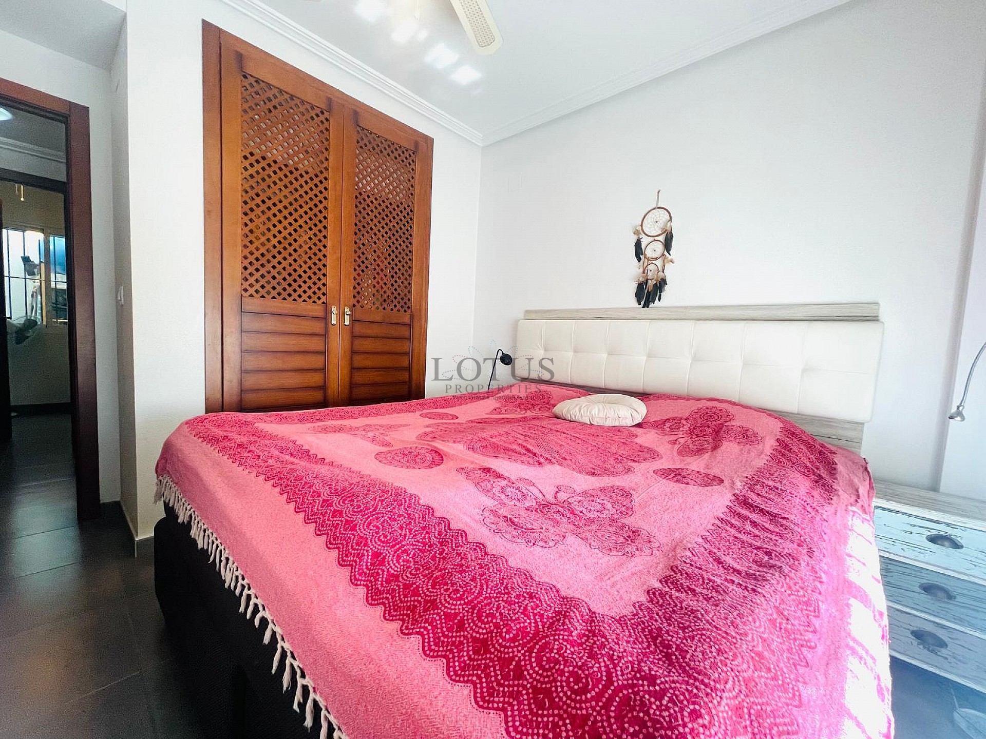 Fantástica bonita planta baja esquinera en Altos de la Bahía XI frente a la piscina! - Lotus Properties