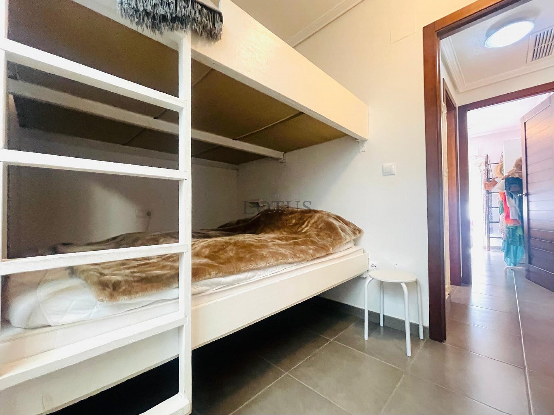 Fantástica bonita planta baja esquinera en Altos de la Bahía XI frente a la piscina! - Lotus Properties