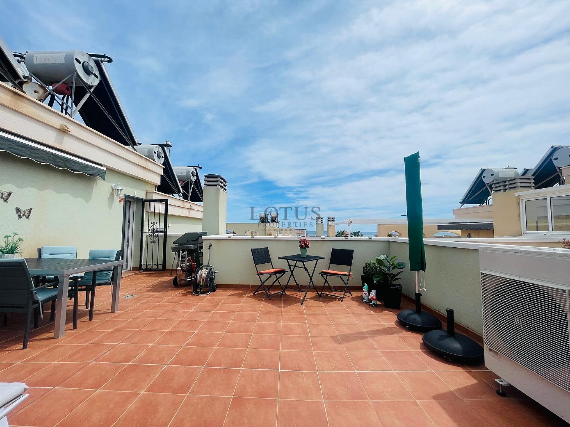 Super bonito ático con azotea en ubicación suroeste en Altos de la Bahía XI - Lotus Properties