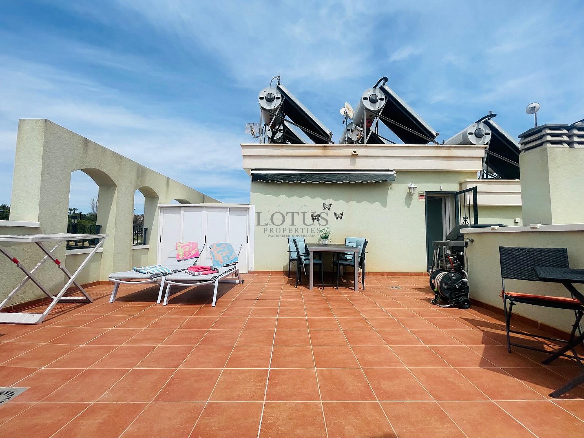 Super bonito ático con azotea en ubicación suroeste en Altos de la Bahía XI - Lotus Properties