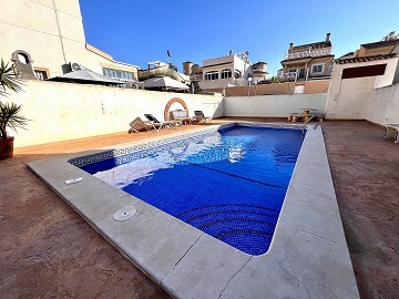 Prachtige hoekwoning op de begane grond in Los Altos - Lotus Properties