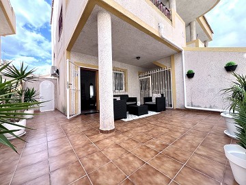 Prachtige hoekwoning op de begane grond in Los Altos - Lotus Properties