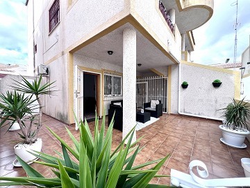 Prachtige hoekwoning op de begane grond in Los Altos - Lotus Properties