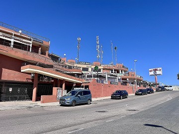 Prachtige hoekwoning op de begane grond in Los Altos - Lotus Properties