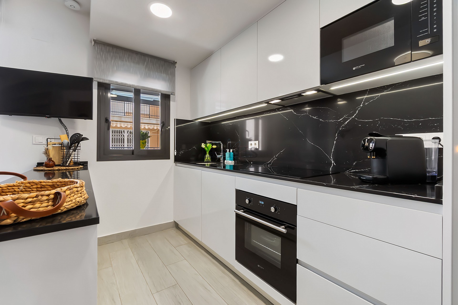 FANTASTISK LÄGENHET MED 3 SOVRUM BARA 90 METER FRÅN PLAYA DEL CURA I TORREVIEJA MED POOL  - Lotus Properties