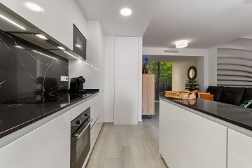 FANTÁSTICO PISO DE 3 DORMITORIOS A TAN SOLO 90 METROS DE LA PLAYA DEL CURA EN TORREVIEJA CON PISCINA - Lotus Properties
