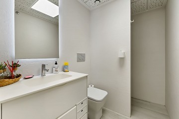 FANTÁSTICO PISO DE 3 DORMITORIOS A TAN SOLO 90 METROS DE LA PLAYA DEL CURA EN TORREVIEJA CON PISCINA - Lotus Properties