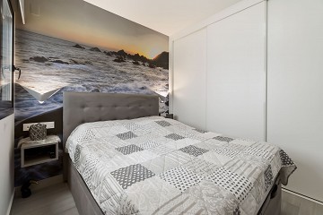 FANTÁSTICO PISO DE 3 DORMITORIOS A TAN SOLO 90 METROS DE LA PLAYA DEL CURA EN TORREVIEJA CON PISCINA - Lotus Properties