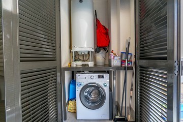 FANTÁSTICO PISO DE 3 DORMITORIOS A TAN SOLO 90 METROS DE LA PLAYA DEL CURA EN TORREVIEJA CON PISCINA - Lotus Properties