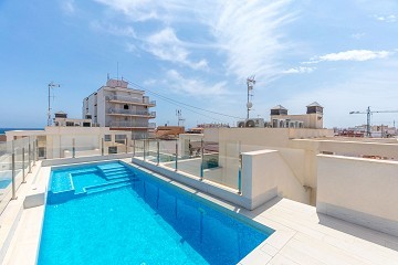 FANTÁSTICO PISO DE 3 DORMITORIOS A TAN SOLO 90 METROS DE LA PLAYA DEL CURA EN TORREVIEJA CON PISCINA - Lotus Properties