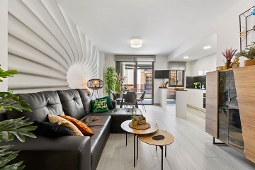 FANTÁSTICO PISO DE 3 DORMITORIOS A TAN SOLO 90 METROS DE LA PLAYA DEL CURA EN TORREVIEJA CON PISCINA - Lotus Properties