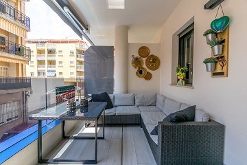 FANTÁSTICO PISO DE 3 DORMITORIOS A TAN SOLO 90 METROS DE LA PLAYA DEL CURA EN TORREVIEJA CON PISCINA - Lotus Properties