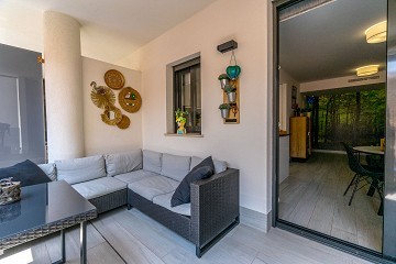 FANTÁSTICO PISO DE 3 DORMITORIOS A TAN SOLO 90 METROS DE LA PLAYA DEL CURA EN TORREVIEJA CON PISCINA - Lotus Properties