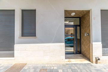 FANTÁSTICO PISO DE 3 DORMITORIOS A TAN SOLO 90 METROS DE LA PLAYA DEL CURA EN TORREVIEJA CON PISCINA - Lotus Properties