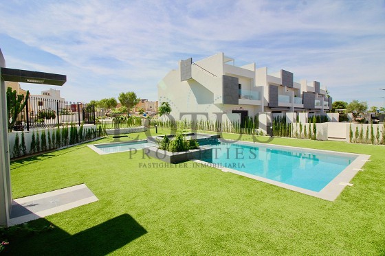 Mark & Dakdekkers met 3 Slaapkamers - Los Balcones  - Lotus Properties