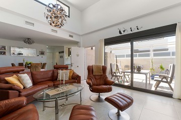 Fantastische moderne villa in Daya Nueva met privézwembad - Lotus Properties