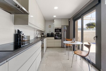 Fantastische moderne villa in Daya Nueva met privézwembad - Lotus Properties