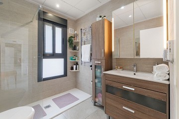 Fantastische moderne villa in Daya Nueva met privézwembad - Lotus Properties