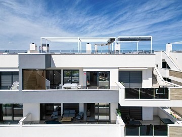 MODERN TAKVÅNING MED FANTASTISK HAVSUTSIKT OCH STOR PRIVAT TAKTERRASS. - Lotus Properties