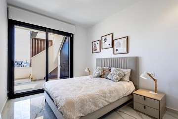 MODERN TAKVÅNING MED FANTASTISK HAVSUTSIKT OCH STOR PRIVAT TAKTERRASS. - Lotus Properties