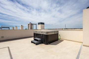 MODERN TAKVÅNING MED FANTASTISK HAVSUTSIKT OCH STOR PRIVAT TAKTERRASS. - Lotus Properties