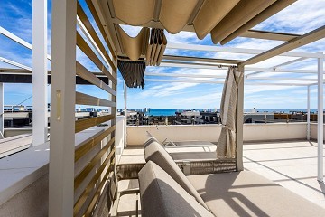 MODERN TAKVÅNING MED FANTASTISK HAVSUTSIKT OCH STOR PRIVAT TAKTERRASS. - Lotus Properties