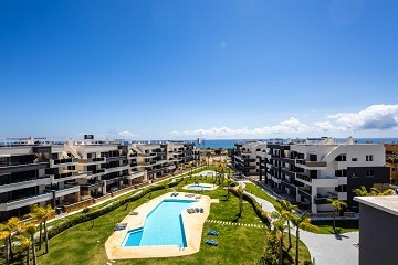 MODERN TAKVÅNING MED FANTASTISK HAVSUTSIKT OCH STOR PRIVAT TAKTERRASS. - Lotus Properties