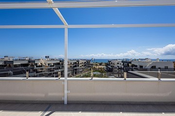 MODERN TAKVÅNING MED FANTASTISK HAVSUTSIKT OCH STOR PRIVAT TAKTERRASS. - Lotus Properties
