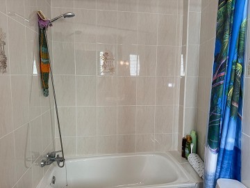 APPARTEMENT MET 3 SLAAPKAMERS EN ZIJKANT UITZICHT OP ZEE OP SLECHTS 450 M VAN PLAYA DEL CURA. - Lotus Properties