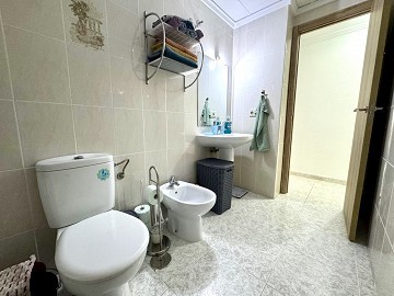 APPARTEMENT MET 3 SLAAPKAMERS EN ZIJKANT UITZICHT OP ZEE OP SLECHTS 450 M VAN PLAYA DEL CURA. - Lotus Properties