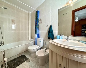 APPARTEMENT MET 3 SLAAPKAMERS EN ZIJKANT UITZICHT OP ZEE OP SLECHTS 450 M VAN PLAYA DEL CURA. - Lotus Properties
