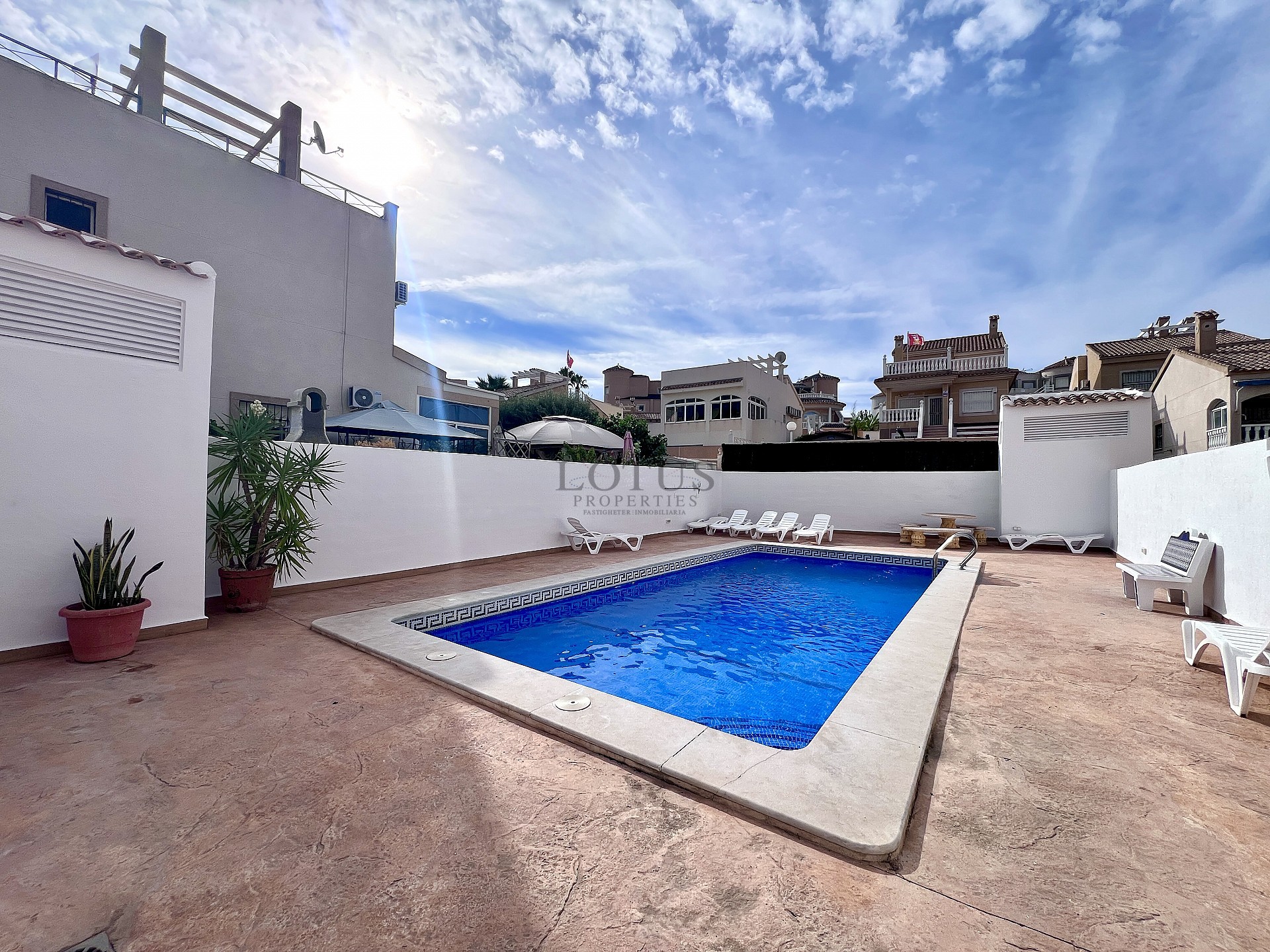 Stunning ground floor semi detached bungalow with garage - Lotus Properties