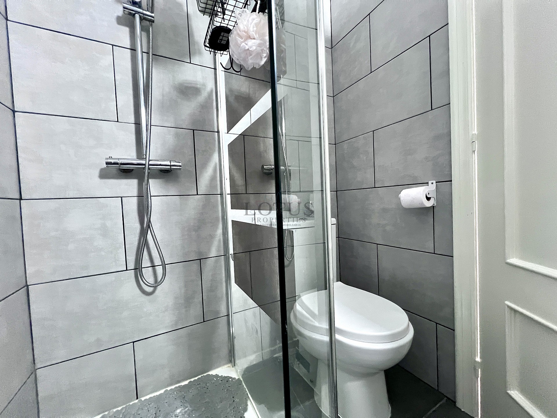 Stunning ground floor semi detached bungalow with garage - Lotus Properties