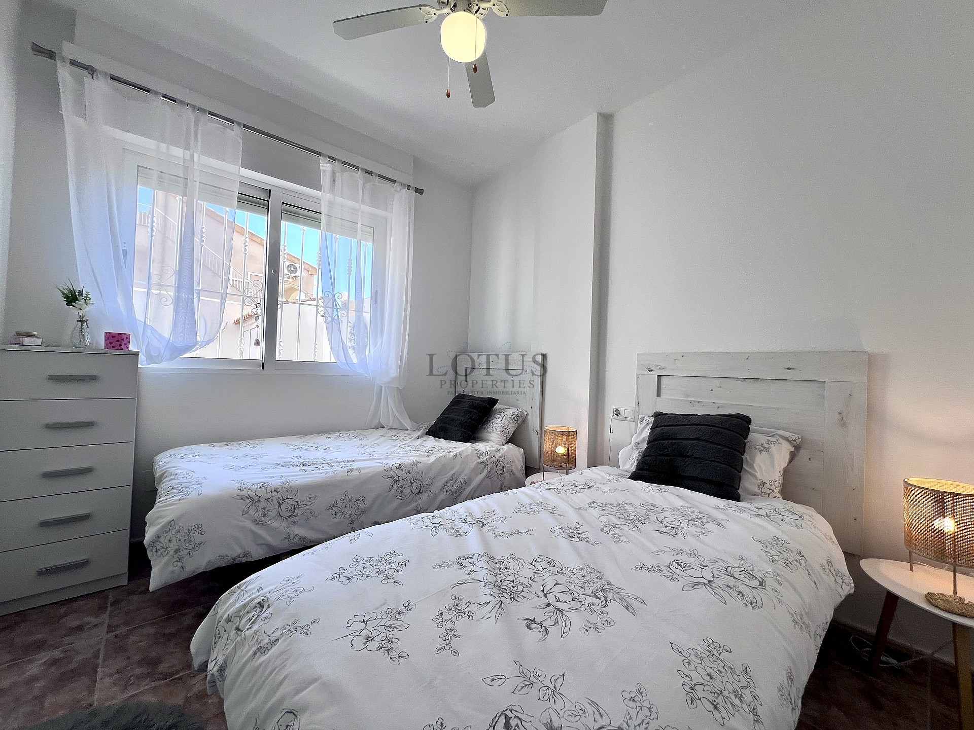 Stunning ground floor semi detached bungalow with garage - Lotus Properties